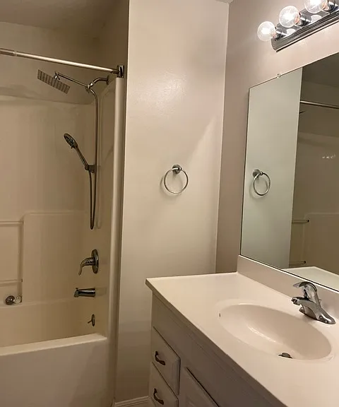 1610 Thornton Ave — Photo 6