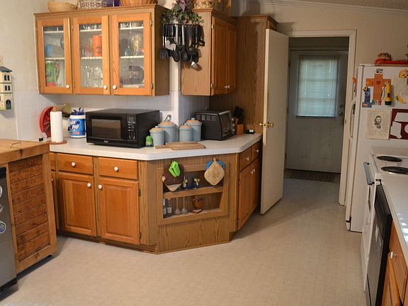3rd image of 366 SW Gastonia Ct
