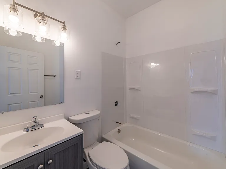 553 Highland St — Photo 28