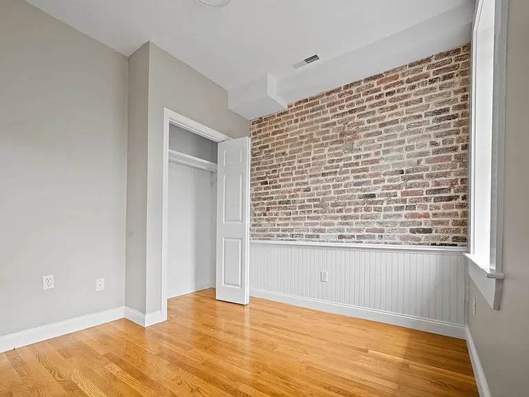 172 Cottage St #5 — Photo 6