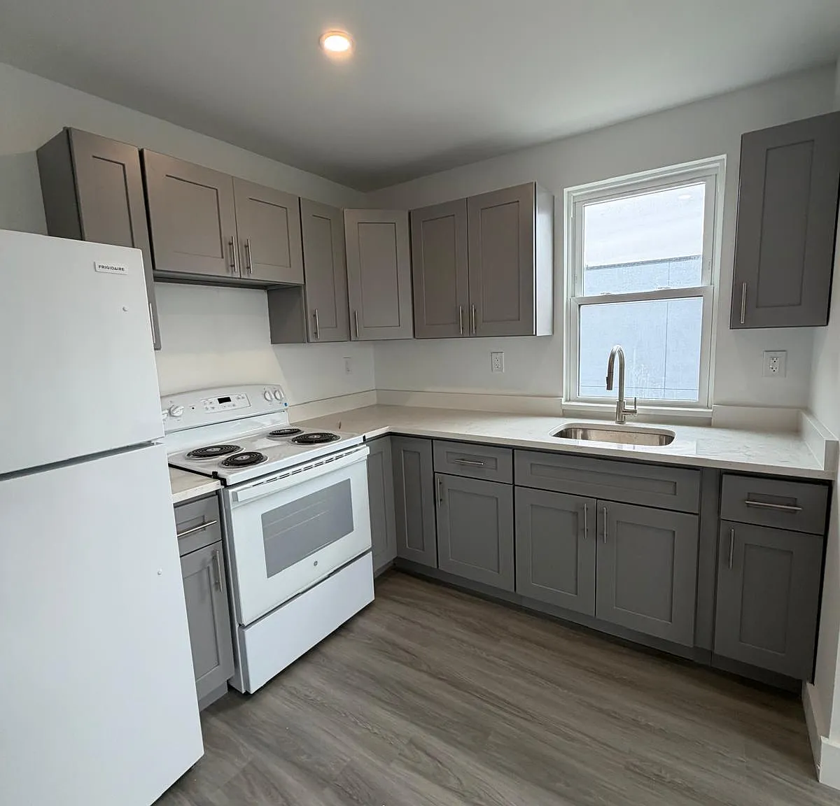3 bed, $3,753 — Photo 1