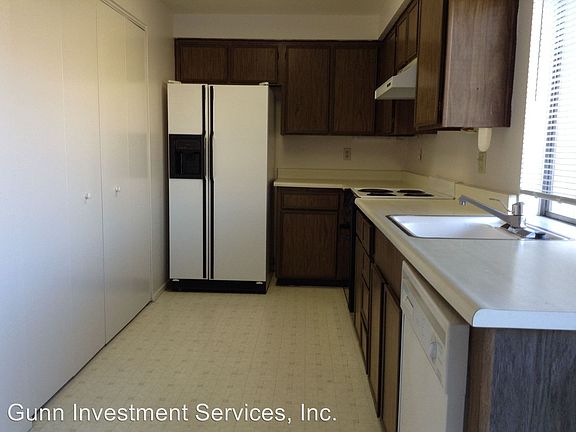 3rd image of 801 Woodglen Dr