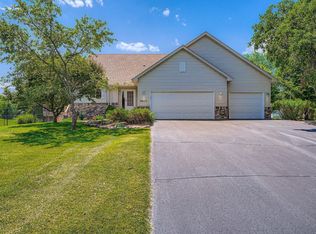 20117 Carlisle Ct, Farmington, MN 55024