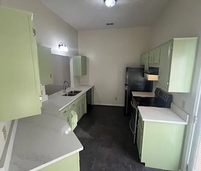 100 Coconut Grove Dr — Photo 22