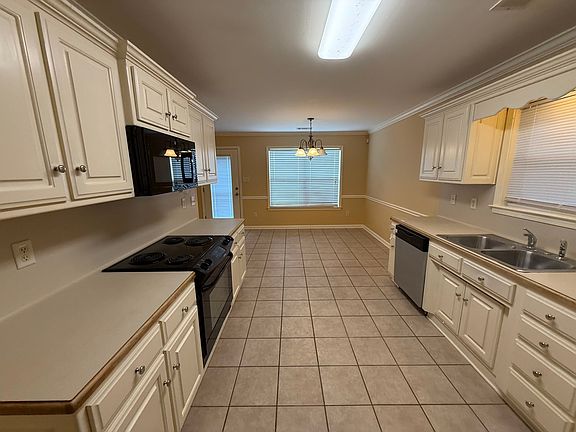 4th image of 20 Tulip Ln