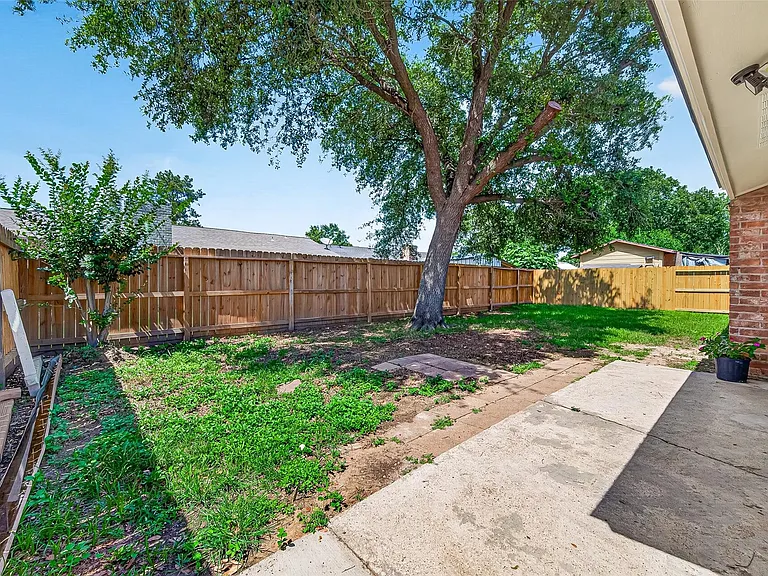 7646 Winkle Wood Ln — Photo 3