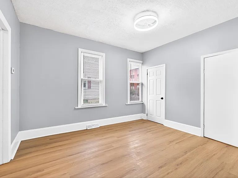410 Kendall St — Photo 9