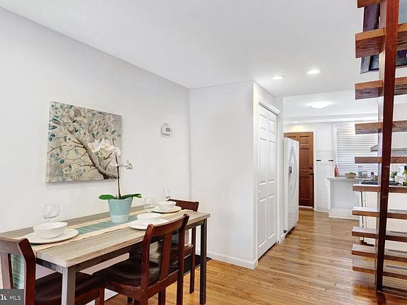 4th image of 1036 Montrose St