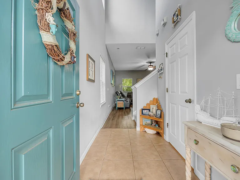 762 Battersea Dr — Photo 3