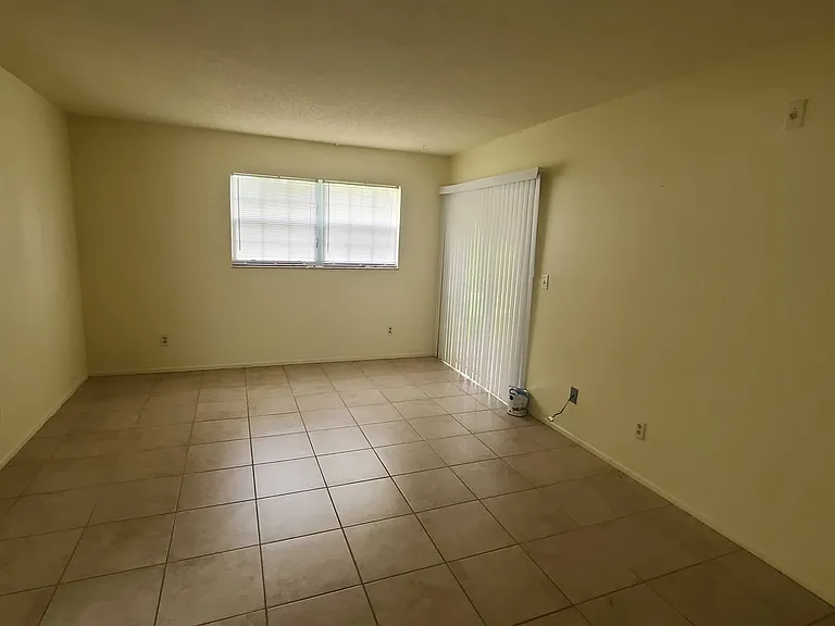 454 Fairways Cir — Photo 5