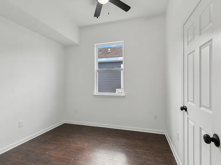 1504-06 Touro St — Photo 12
