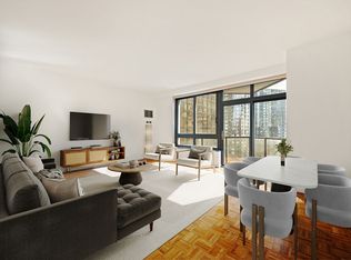 100 United Nations Plz APT 16D, New York, NY