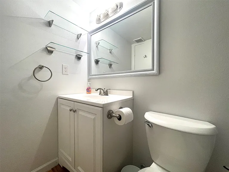 2207 Leon St #309 — Photo 9