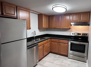 527 N Quentin Rd #213, Palatine, IL 60067