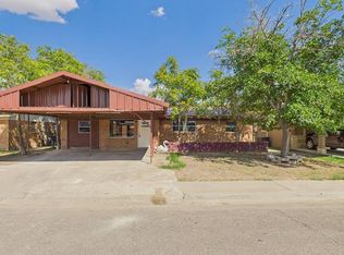 2210 Country Club Dr, Pecos, TX 79772