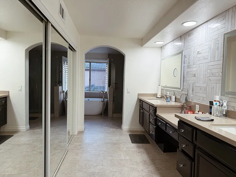 1060 Ginger Cir — Photo 15