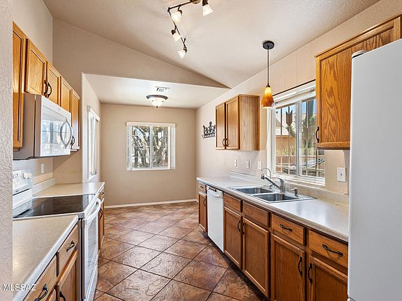 3rd image of 3718 W Sunbonnet Pl