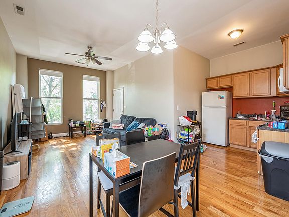 5th image of 921 S Oakley Blvd #2