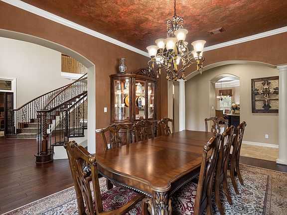 5th image of 8214 Forest Gate Dr