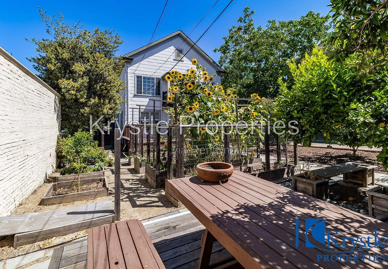 2 bed, 1.0 bath, 1050 sqft, $2,300 — Photo 1
