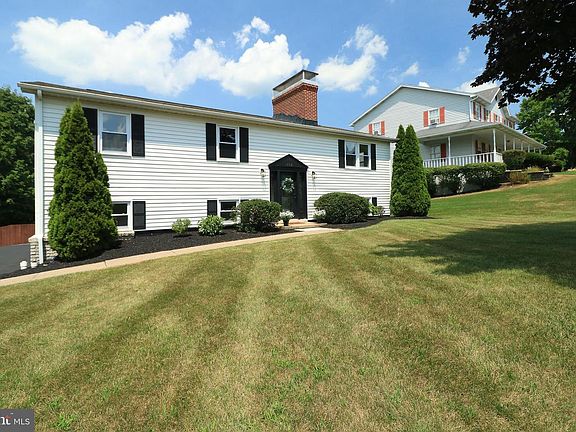 2nd image of 1432 Willowbrook Dr