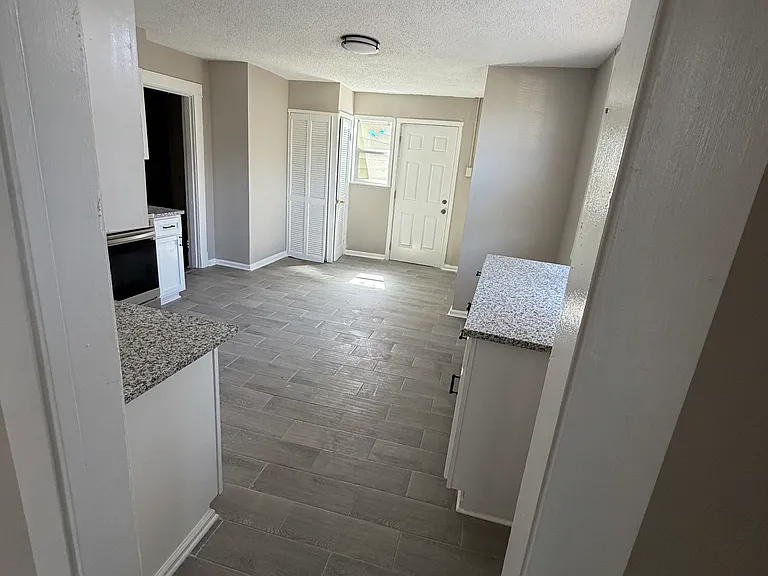 1485 Jackson Ave — Photo 4