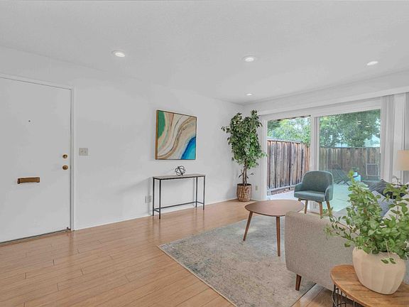 3rd image of 185 Valley Park Cir