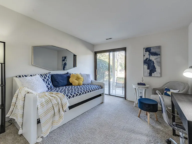 Willow Creek Apartments — Photo 6