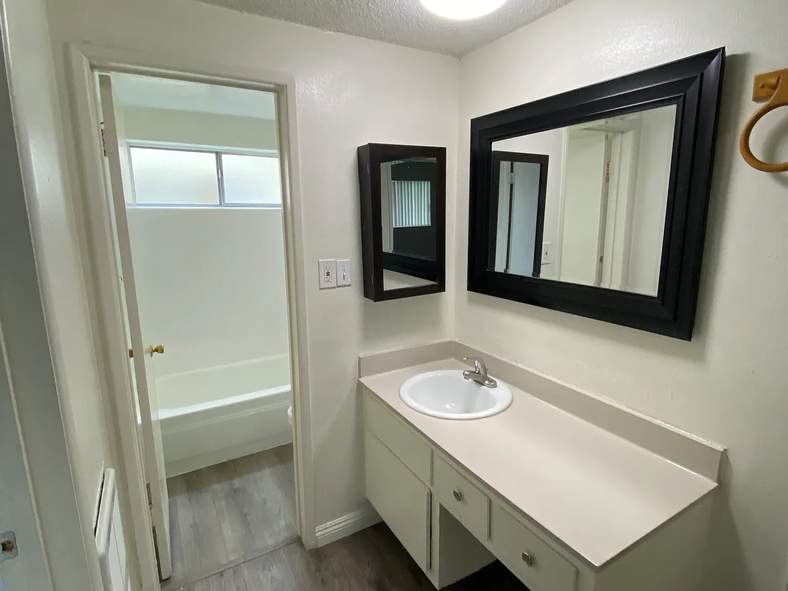 Carlton Apartments — Photo 3