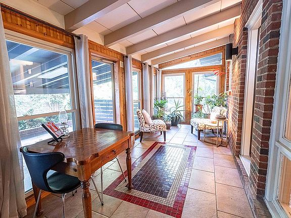 3rd image of 2216 Shadyview Dr