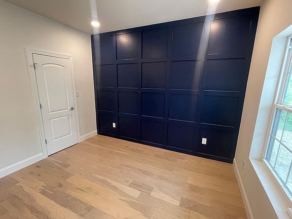 5th image of 2151 Sadler Ave