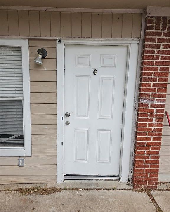 1st image of 2825 Cromwell St APT C