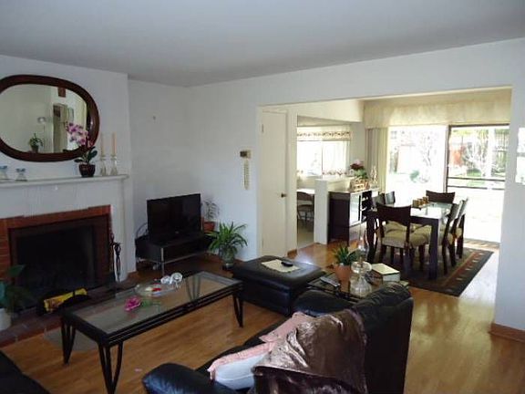 Living room to dining