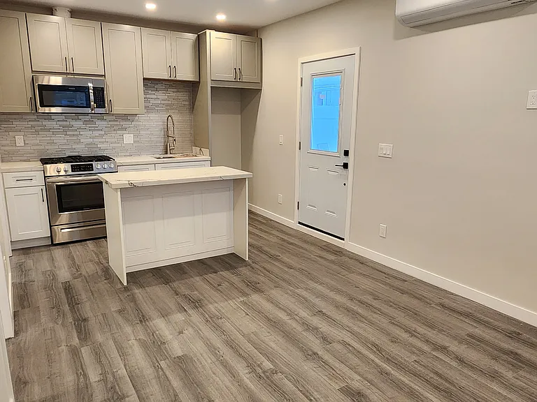 828 Lime St #B — Photo 6