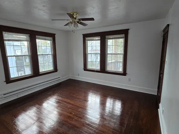 269 6th Ave Floor 2, Woonsocket, RI 02895