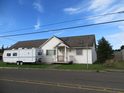 1414 Lakeshore Dr, Coos Bay, OR, 97420