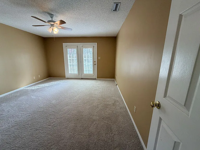 2124 Northwood Cir — Photo 38