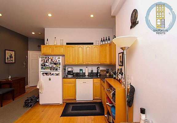 5th image of 996 Bergen St #1