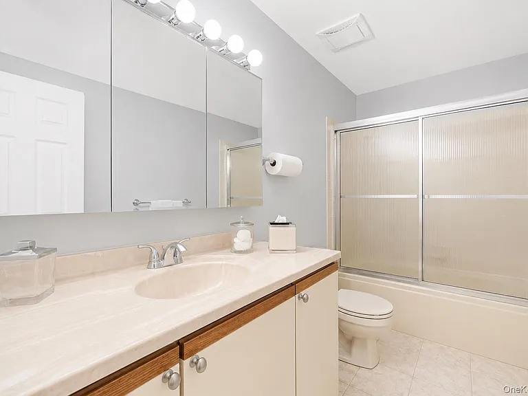 802 Sara Cir — Photo 10