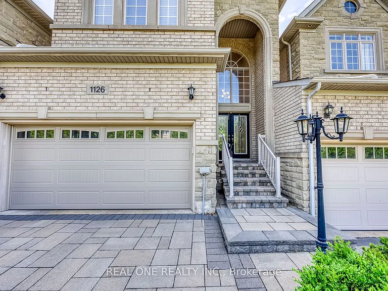 1126 Woodington Ln — Photo 2