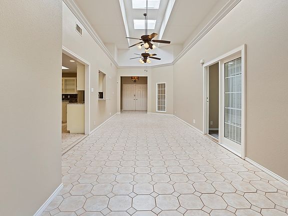 5th image of 925 Sartain Dr