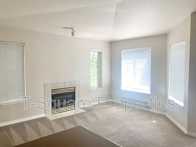 9525 NE 180th St #306 — Photo 2