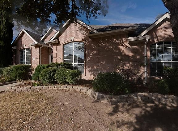 5th image of 1400 Summerhill Dr