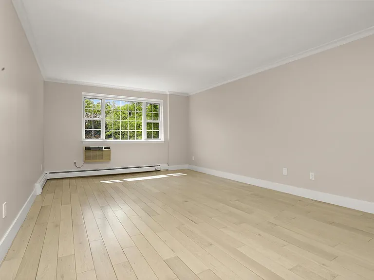 3 Consulate Dr #4F — Photo 3