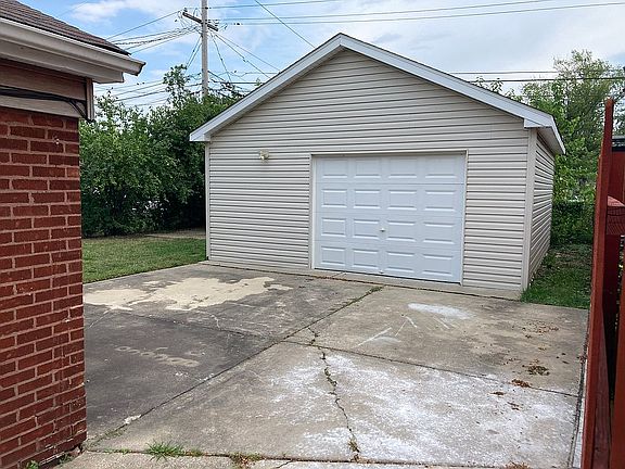 4th image of 11613 S Troy Dr
