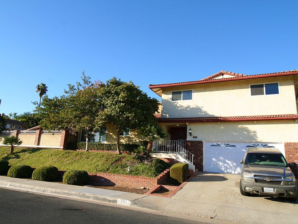 1st image of 204 W Los Amigos Ave