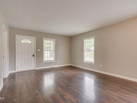 5th image of 426 Highland Rd W