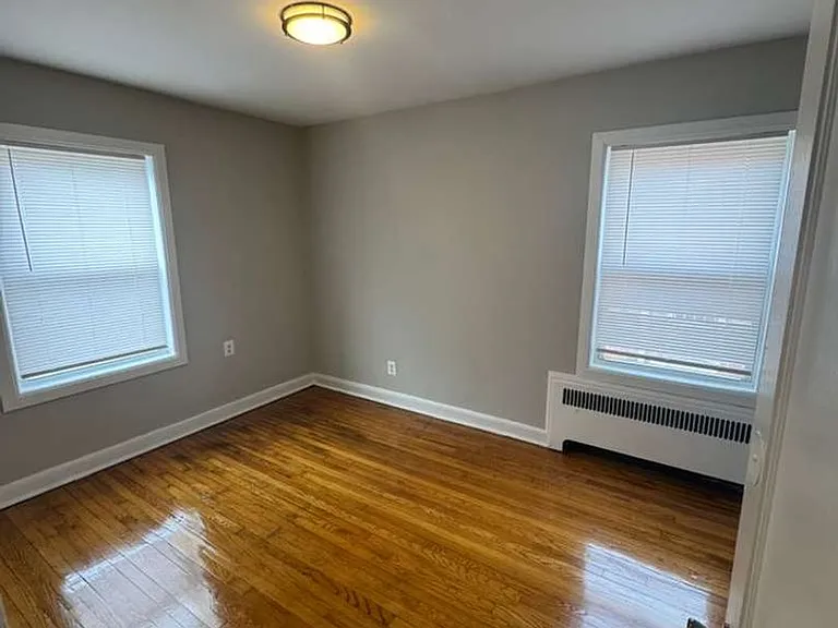 74 Webster St NE — Photo 3