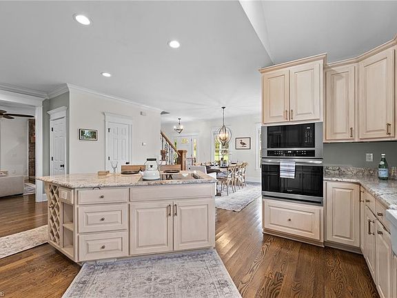 3rd image of 220 Epps Clark Rd