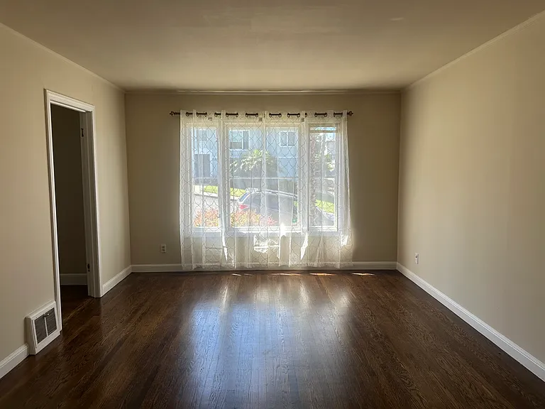 1221 Spring St — Photo 3